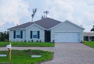 1626 Embers Pkwy W in Cape Coral, FL - Building Photo