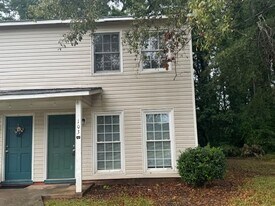 103 Peachtree St in Lagrange, GA - Building Photo