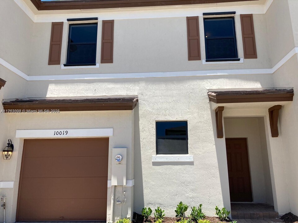 10019 SW 231st Ln in Cutler Bay, FL - Building Photo