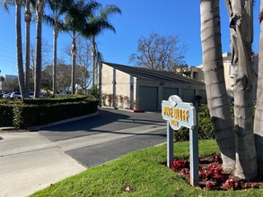 2151 Pacific Ave in Costa Mesa, CA - Foto de edificio - Building Photo