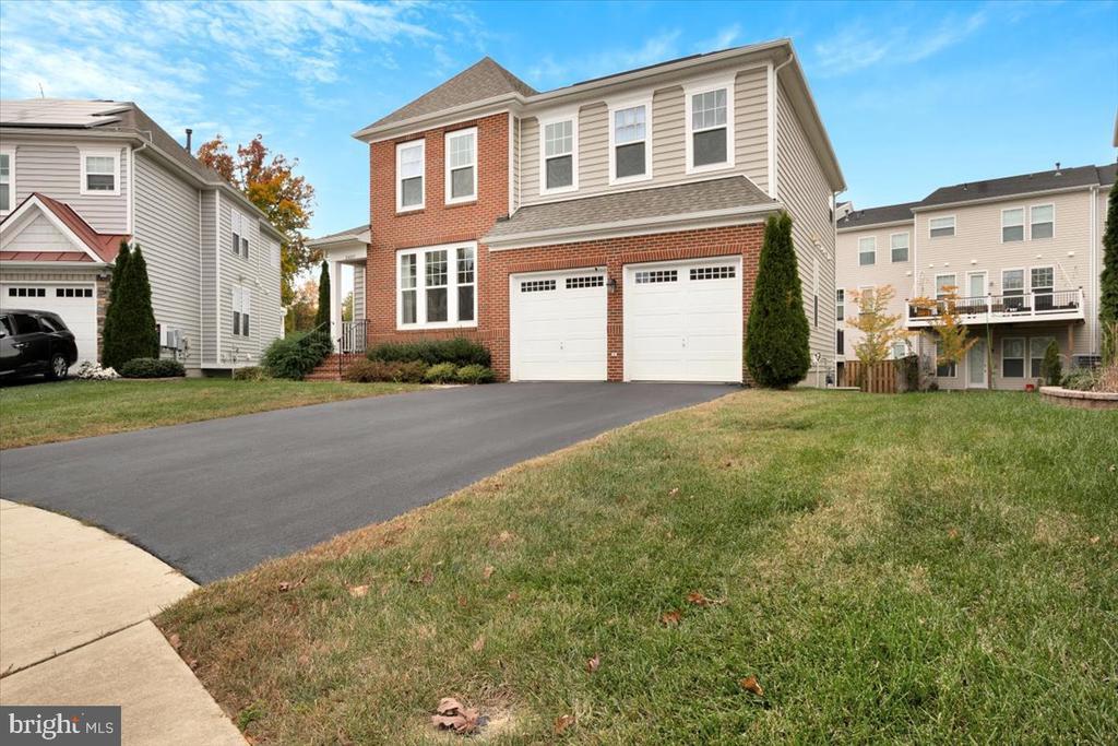 24887 Coventry Grove Ct in Chantilly, VA - Building Photo