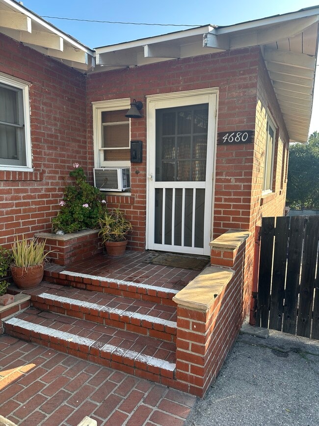 4680 College View Ave in Los Angeles, CA - Building Photo - Building Photo