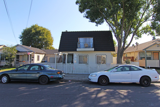 217 Madison Ave in Redwood City, CA - Building Photo - Building Photo