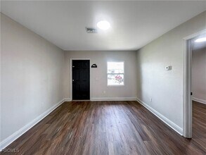 25 Cypress St in North Fort Myers, FL - Building Photo - Building Photo