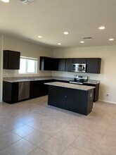 1025 W Falls Canyon Dr in Casa Grande, AZ - Foto de edificio - Building Photo