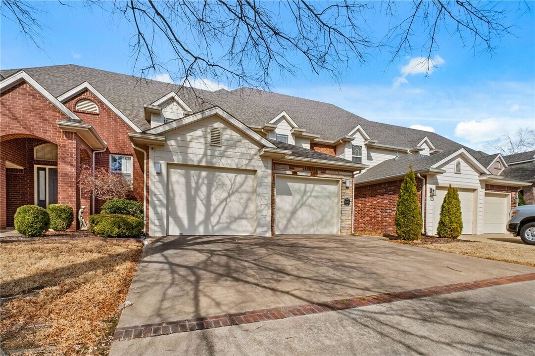 6683 W Valley View Rd in Rogers, AR - Building Photo