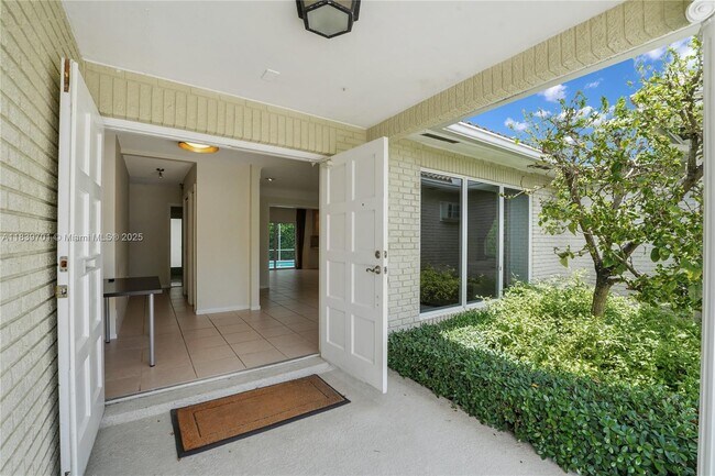 2366 E Silver Palm Rd in Boca Raton, FL - Building Photo - Building Photo