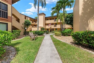 6142 Whiskey Creek Dr in Ft. Myers, FL - Foto de edificio - Building Photo