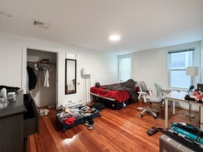 803 Boylston St, Unit B in Chestnut Hill, MA - Foto de edificio - Building Photo