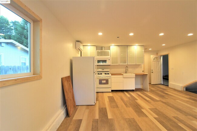 7909 Winthrope St in Oakland, CA - Building Photo - Building Photo