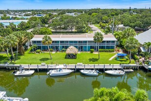 249 Center St in Jupiter, FL - Building Photo
