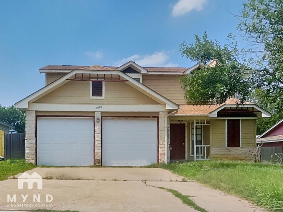 1004 E Logan St in Round Rock, TX - Foto de edificio