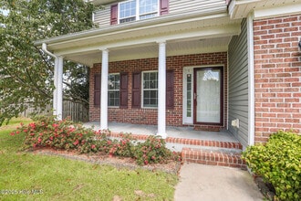 215 Bonanza Dr in Richlands, NC - Building Photo - Building Photo