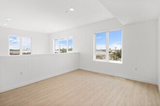 Paxton in Huntington Beach, CA - Foto de edificio - Building Photo