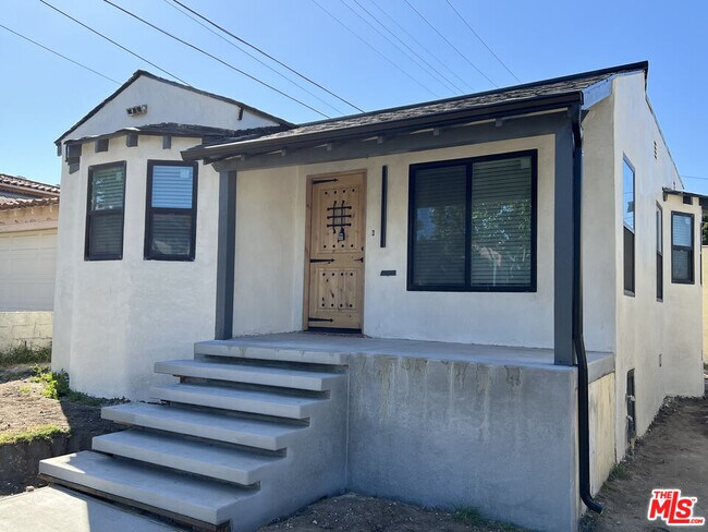 3543 Homeland Dr in Los Angeles, CA - Building Photo - Building Photo