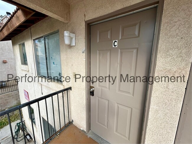 3205 Fortier St in Bakersfield, CA - Foto de edificio - Building Photo