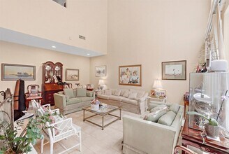 10125 Valley Forge Dr in Houston, TX - Building Photo - Building Photo