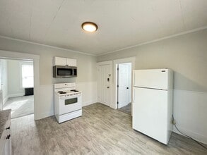 73 6th St in Dover, NH - Building Photo - Building Photo