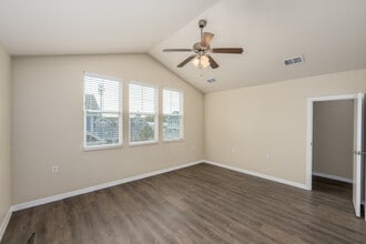 Athens Commons- Student Housing in DeLand, FL - Foto de edificio - Interior Photo