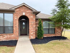 2200 SE 5th St in Moore, OK - Building Photo - Building Photo