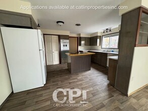 106 South St in Longview, WA - Building Photo - Building Photo