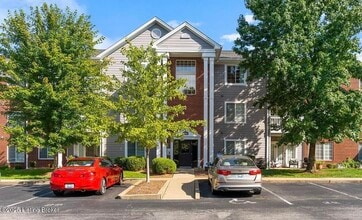 6401 Cameron Ln in Crestwood, KY - Foto de edificio - Building Photo