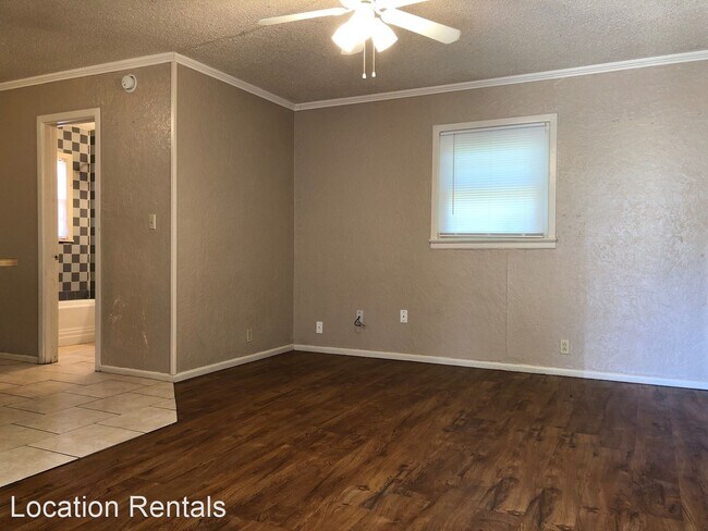 1913 Avenue W in Lubbock, TX - Building Photo - Building Photo