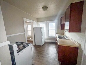 390 E 162nd St in Cleveland, OH - Building Photo - Building Photo