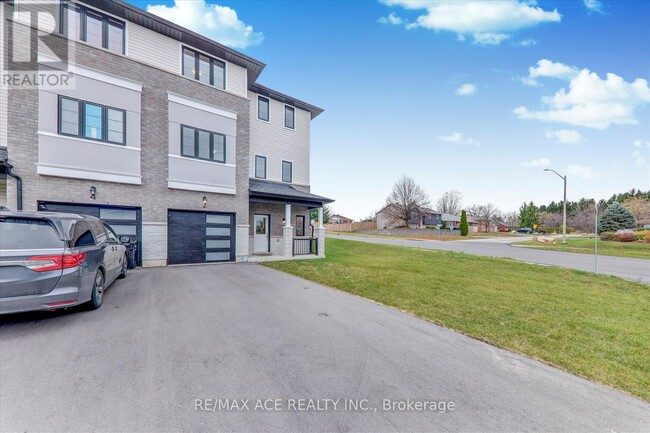 2 Lahey Cres in Penetanguishene, ON - Building Photo - Building Photo