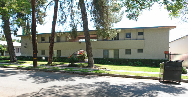 260 N Oak Ave in Pasadena, CA - Building Photo - Building Photo