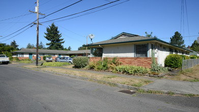 7327 7347 SE Henry St in Portland, OR - Building Photo - Building Photo