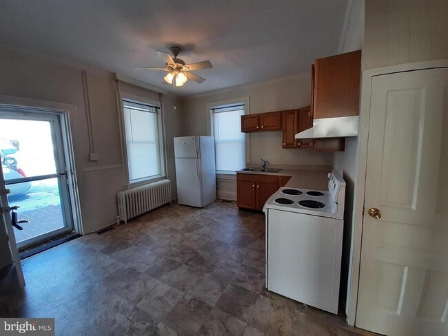 property at 553 N Loudoun St