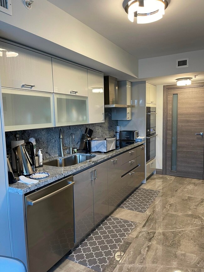 17275 Collins Ave in Sunny Isles Beach, FL - Building Photo - Building Photo