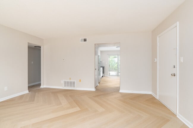 Palomino Apartments in Carbondale, IL - Building Photo - Interior Photo