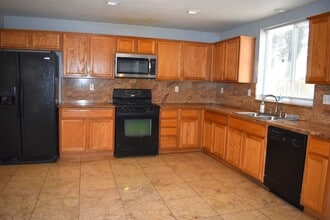 4213 Kirsten Dr in Stockton, CA - Building Photo - Building Photo