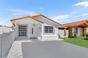 8811 NW 112th Terrace in Hialeah Gardens, FL - Building Photo
