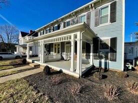 160 1/2 W Mound St in Circleville, OH - Building Photo