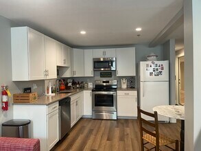 403 E 4th St, Unit 403C in Bloomington, IN - Foto de edificio - Building Photo