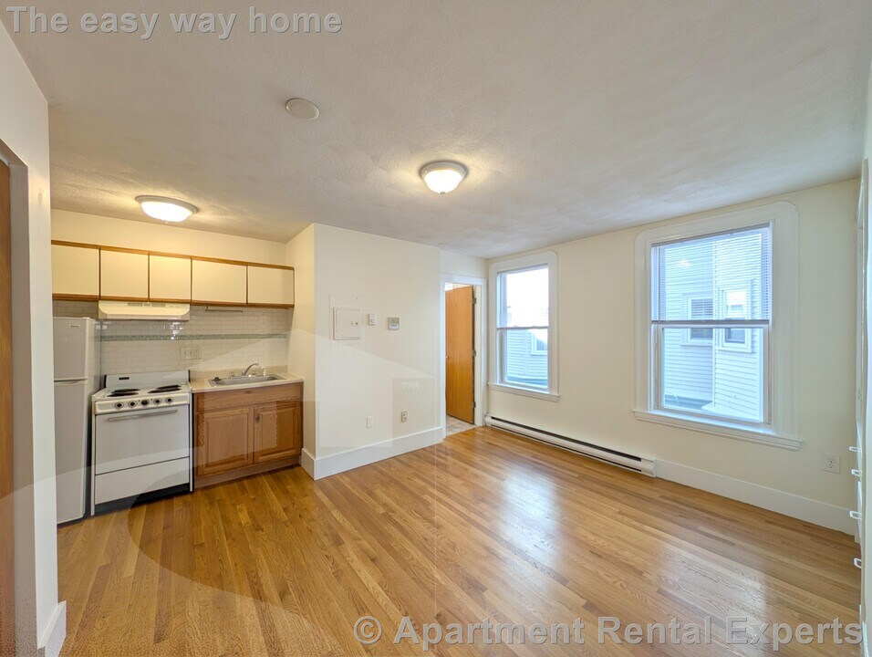 14 Garrison Ave in Somerville, MA - Building Photo