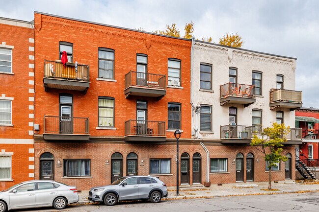 5599 Hadley Rue in Montréal, QC - Building Photo - Building Photo