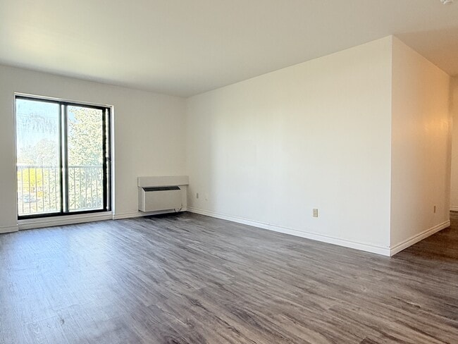 property at 2940 Elsmere Ave