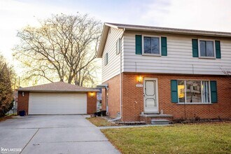 28115 Little Mack Ave in St. Clair Shores, MI - Building Photo - Building Photo