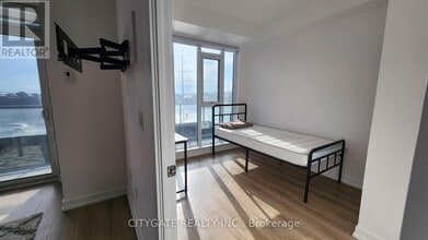 10 Lagerfeld Dr in Brampton, ON - Building Photo - Building Photo