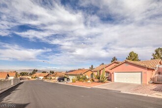 7140 Pascal Dr in Las Vegas, NV - Building Photo - Building Photo