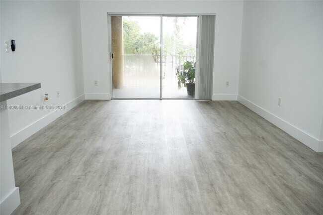 2600 S University Dr, Unit 311 in Davie, FL - Building Photo - Building Photo