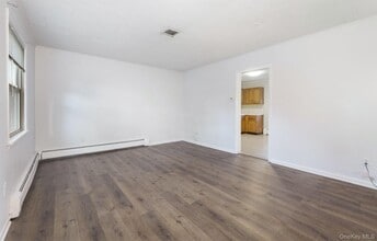55 Old Middletown Rd in Nanuet, NY - Building Photo - Building Photo