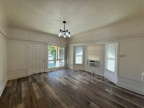 4925 11th Ave in Sacramento, CA - Building Photo - Building Photo