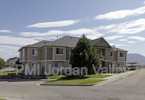 7011 S 1300 W in West Jordan, UT - Building Photo