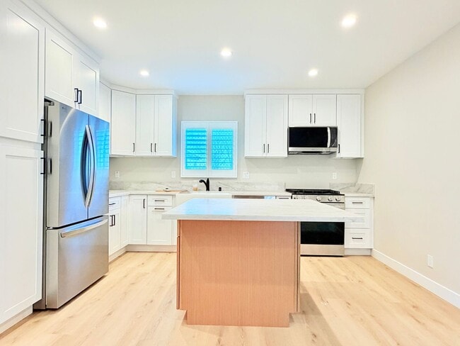 property at 5602-5604 Verdura Ave