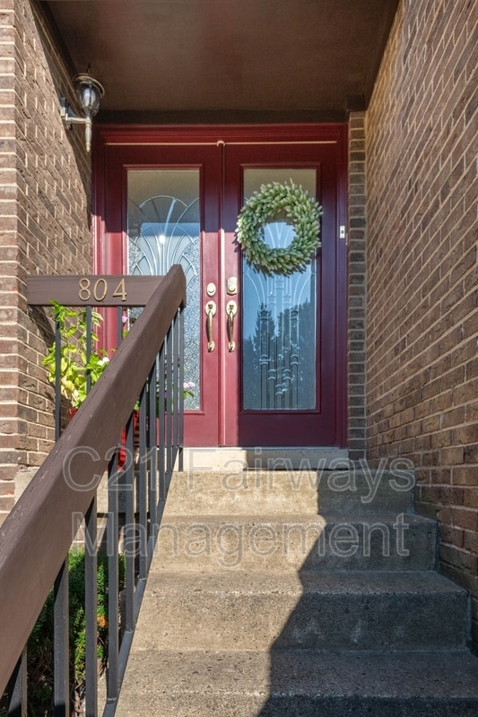 804 Fairways Dr in Oakmont, PA - Foto de edificio - Building Photo